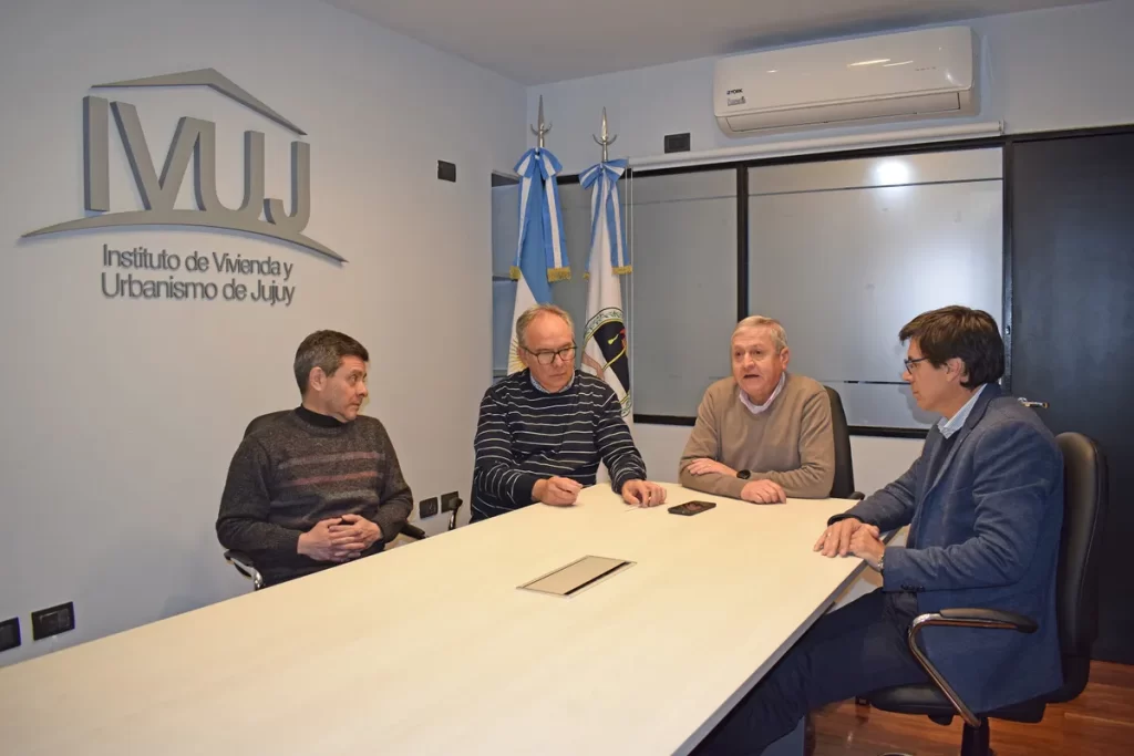IVUJ: se firmaron contratos para construcción de departamentos en Alto Comedero