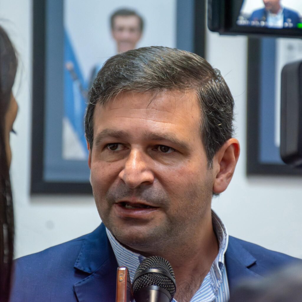 Jubert: «Libertarios quieren desestabilizar al gobierno provincial y la paz social»