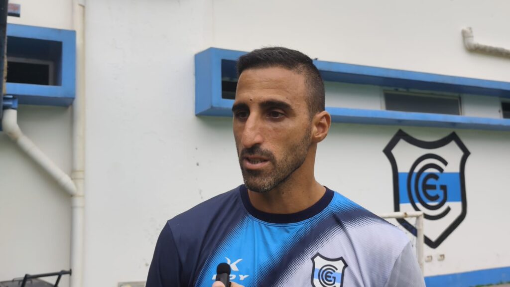 Fútbol: El DT del “Lobo jujeño” prueba variantes técnicas y en la formación del plantel